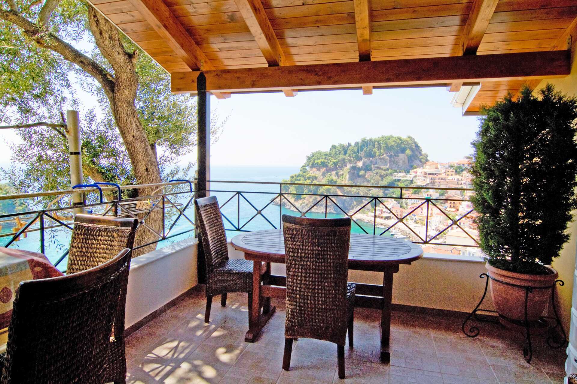 Kolmio, Hotelli Sunset Parga, Kreikka.