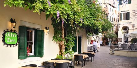 Korfun kaupungissa on monipuolisesti tunnelmallisia ravintoloita ja kahviloita.