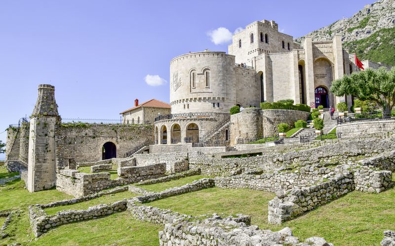 Kruja ja Tirana