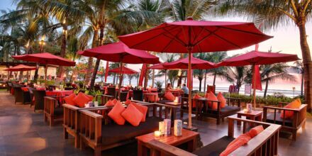 Ravintola Ocean Terrace, hotelli Legian Beach. Kuta, Bali.