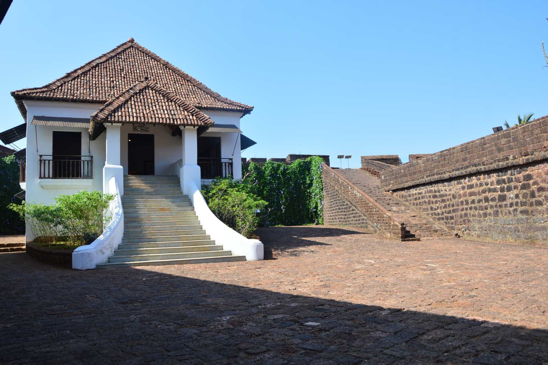 Linnoitus ja paikalliset markkinat