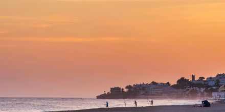 Ranta auringonlaskun aikaan, Marbella, Espanja.