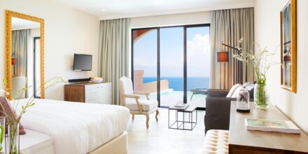 Deluxe-juniorsviitti yksityisellä altaalla parvekkeella, Hotelli MarBella Nido Suite Hotel & Villas, Korfu.