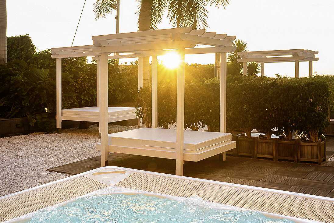 Rentoutumisalue Marina Suitesissa Puerto Ricossa Gran Canarialla.