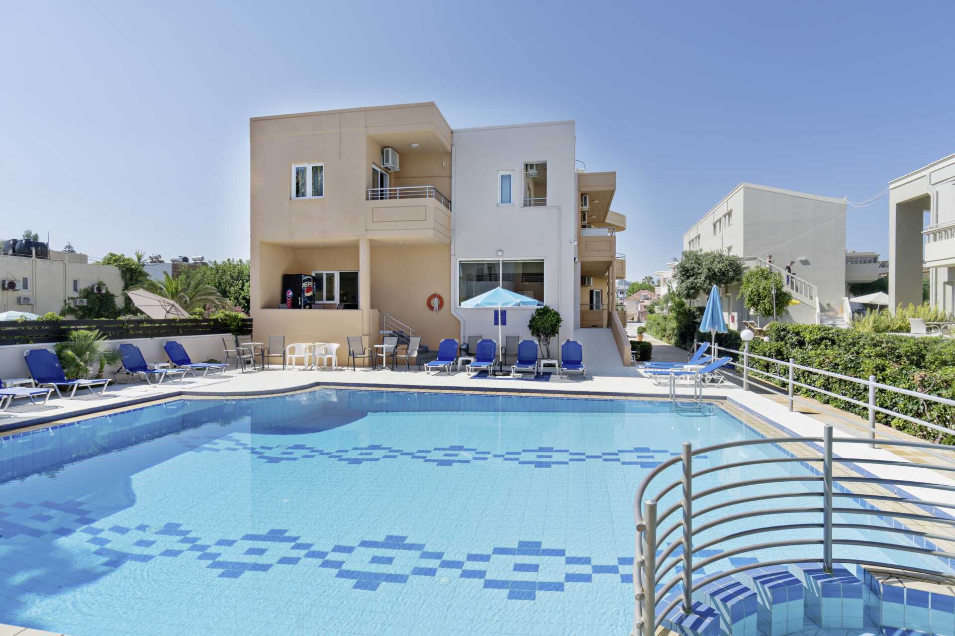 Allasalue. Hotelli Mary, Platanias, Kreeta, Kreikka.