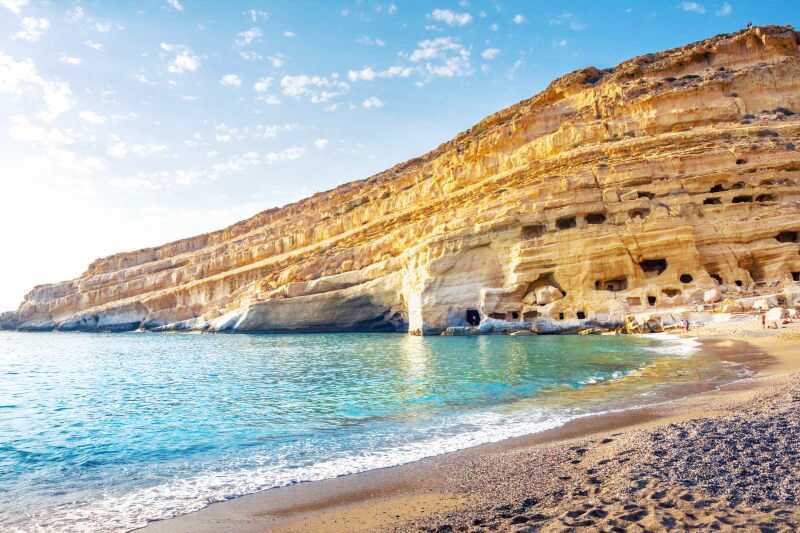 Matala - hippikylä ainutlaatuisine luolineen