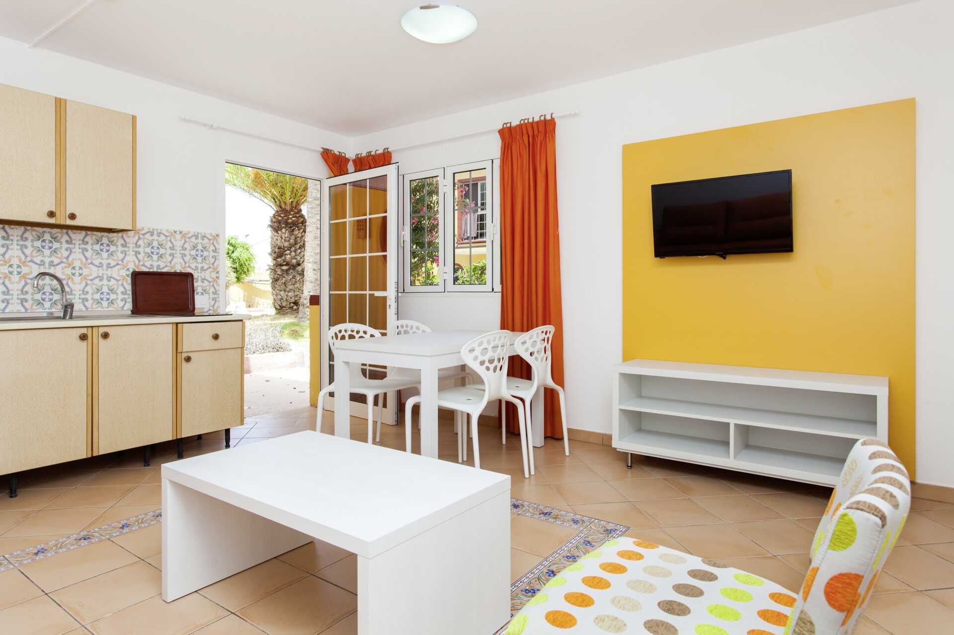 Perhe kaksio Maxorata Beach -hotellissa Corralejossa, Fuerteventuralla.
