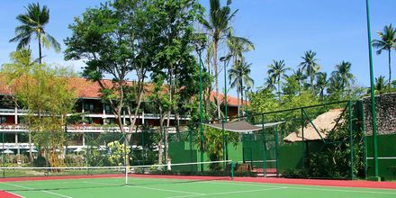 Tenniskenttä, hotelli Melia Bali Villas & Spa. Nusa Dua, Bali.