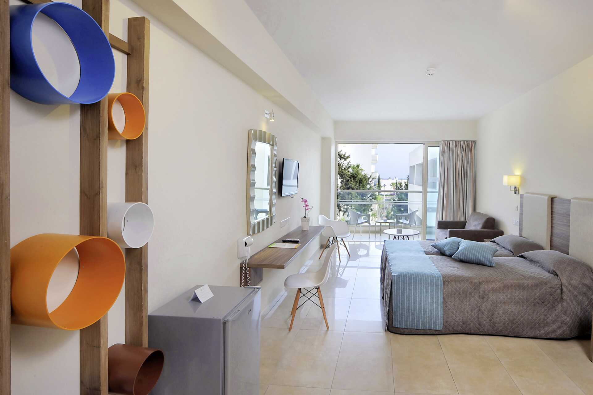 Superior-huone Hotelli Nelia Gardensissa, Ayia Napassa.