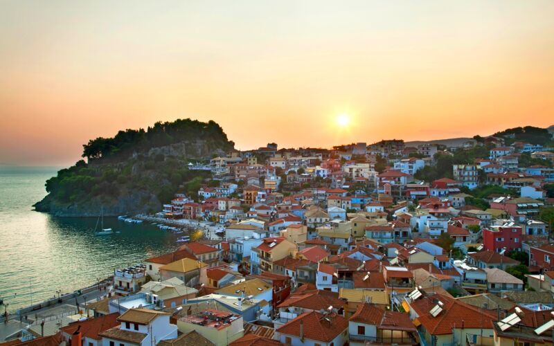Parga by night - omatoimisesti