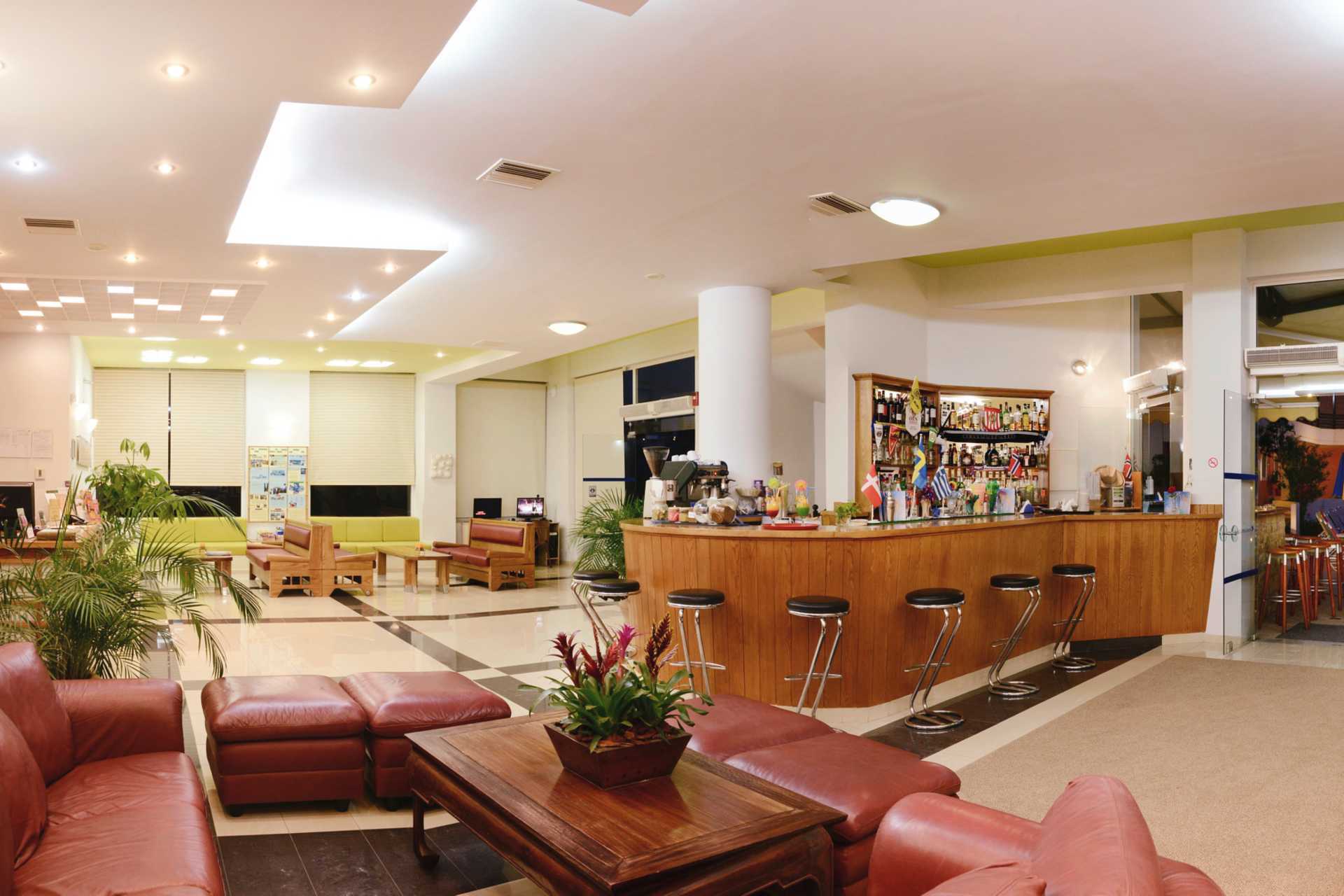 Vastaanotto, hotelli Pegasus, Kato Stalos, Kreeta.