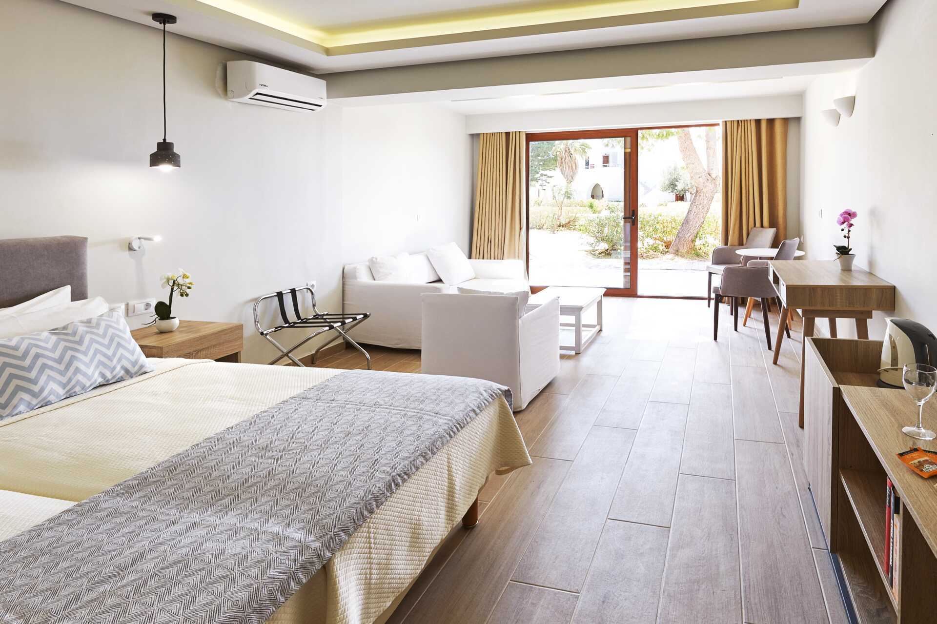 Perhehuone Hotelli Almyra Hotel &amp; Villagessa Ierapetrassa Kreetalla, Kreikassa.