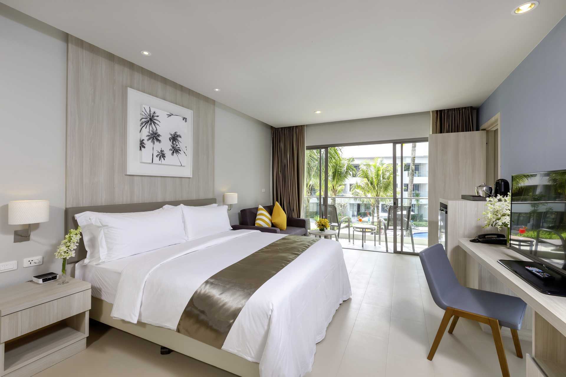 Perhehuone, jossa on neljä tavallista vuodetta X10 Khao Lakissa, Thaimaassa.