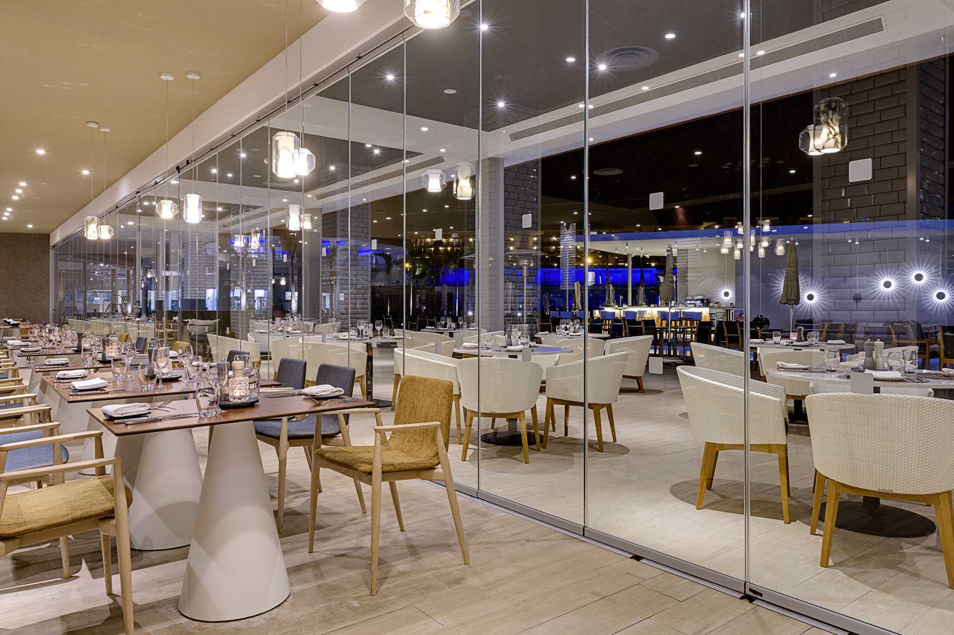 Buffetravintola The Larder Radisson Blu Resort &amp; Spassa Puerto de Mogánissa Gran Canarialla.