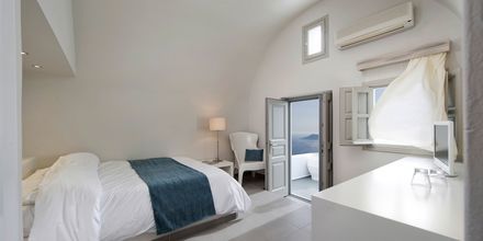Superior-huone. Hotelli Regina Mare, Santorini, Kreikka.