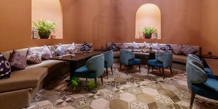 Ravintola Moorish hotellissa Ritz-Carlton Al Wadi Desert, Ras Al Khaimah.