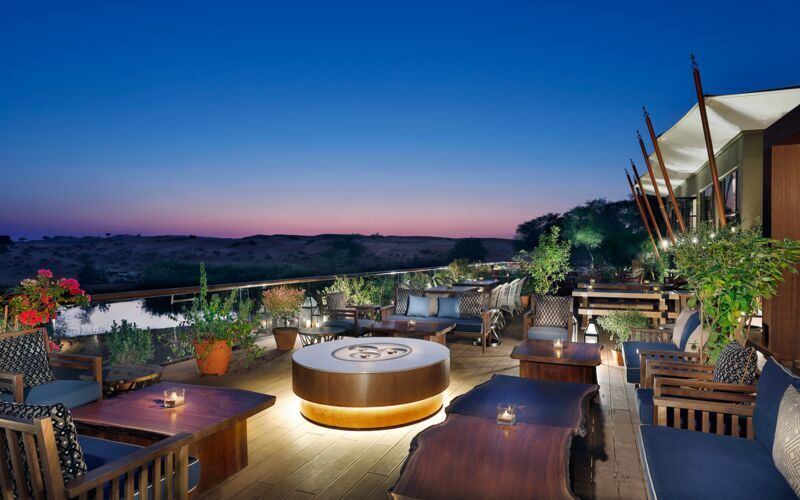 Moon Bar, hotellissa Ritz-Carlton Al Wadi Desert, Ras Al Khaimah.