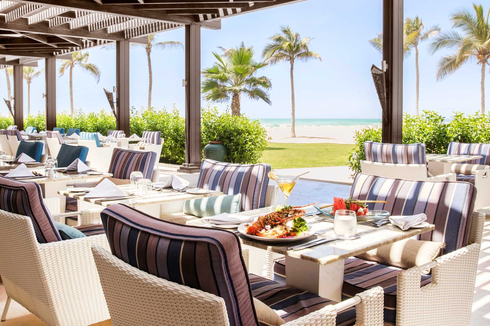 Rantaravintola- ja baari, Salalah Rotana Resort, Oman.