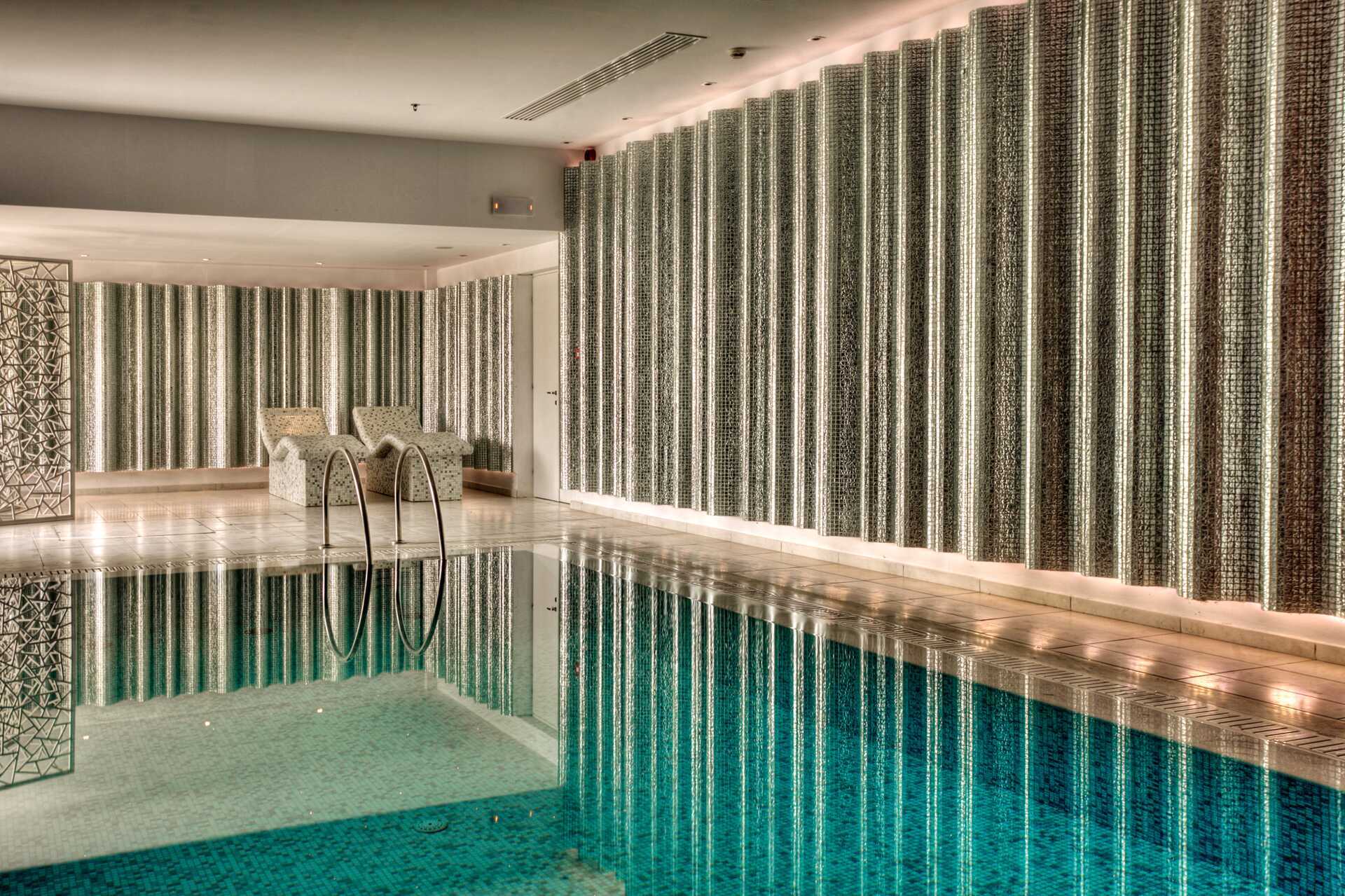 Salvator Hotel Villas &amp; Span sisäuima-allas Pargassa, Kreikassa.