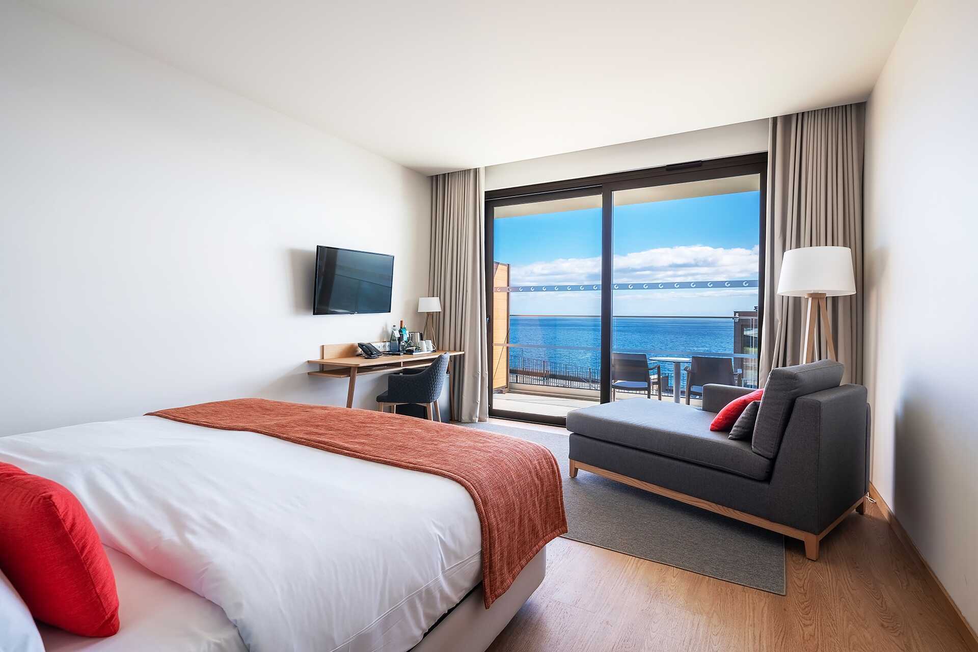 Kahden hengen huone merinäköalalla hotellissa Sentido Galomar Madeiralla, Portugalissa.