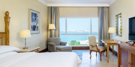 Deluxe-huone, hotelli Sheraton Jumeirah Beach Resort. Dubai, Arabiemiraatit.