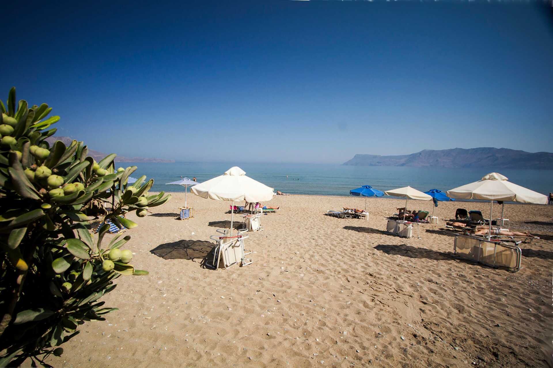 Ranta Sunny Bay -hotellissa Kastellissa, Kreetalla.