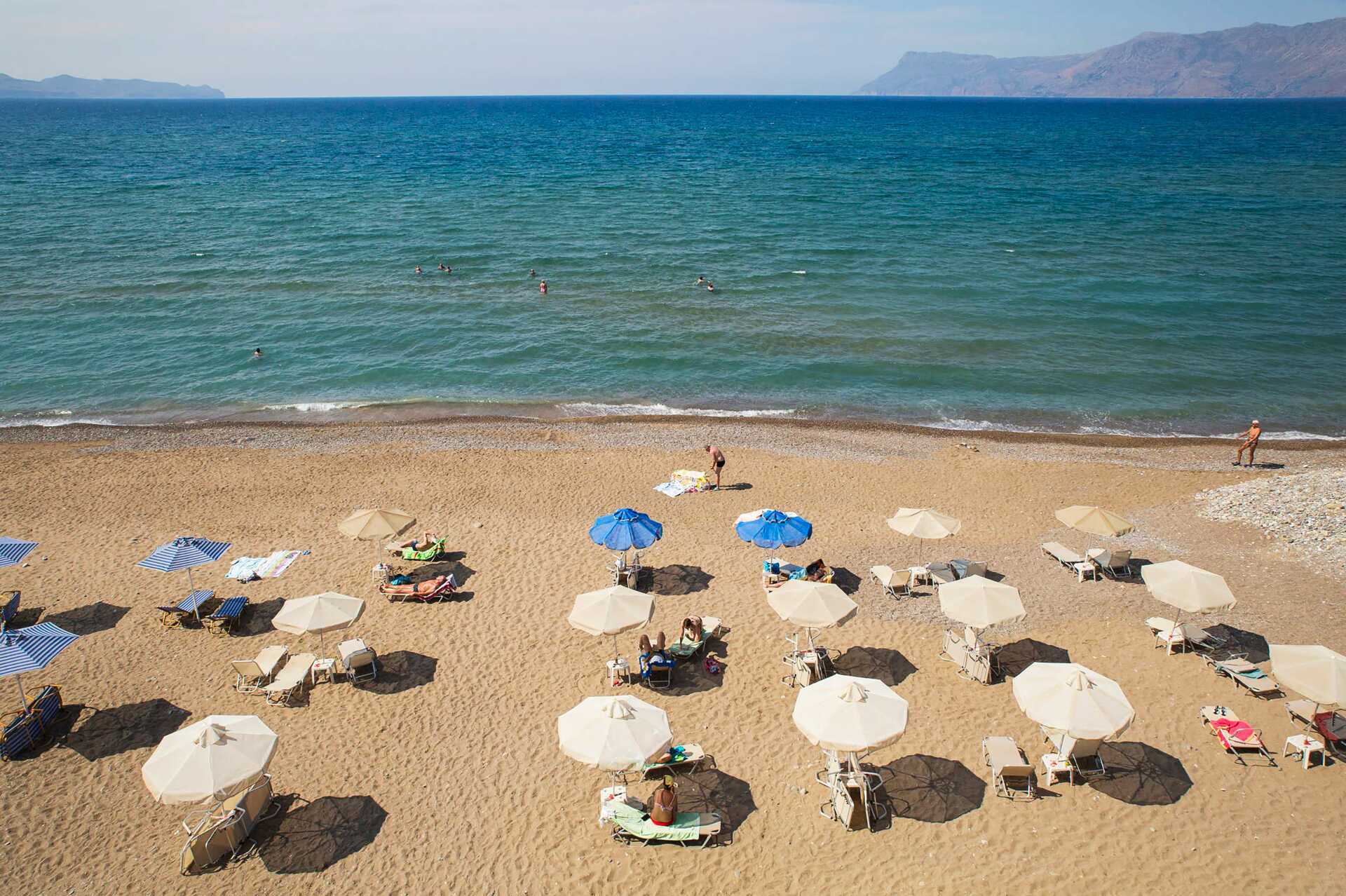 Ranta Sunny Bay -hotellissa Kastellissa, Kreetalla.