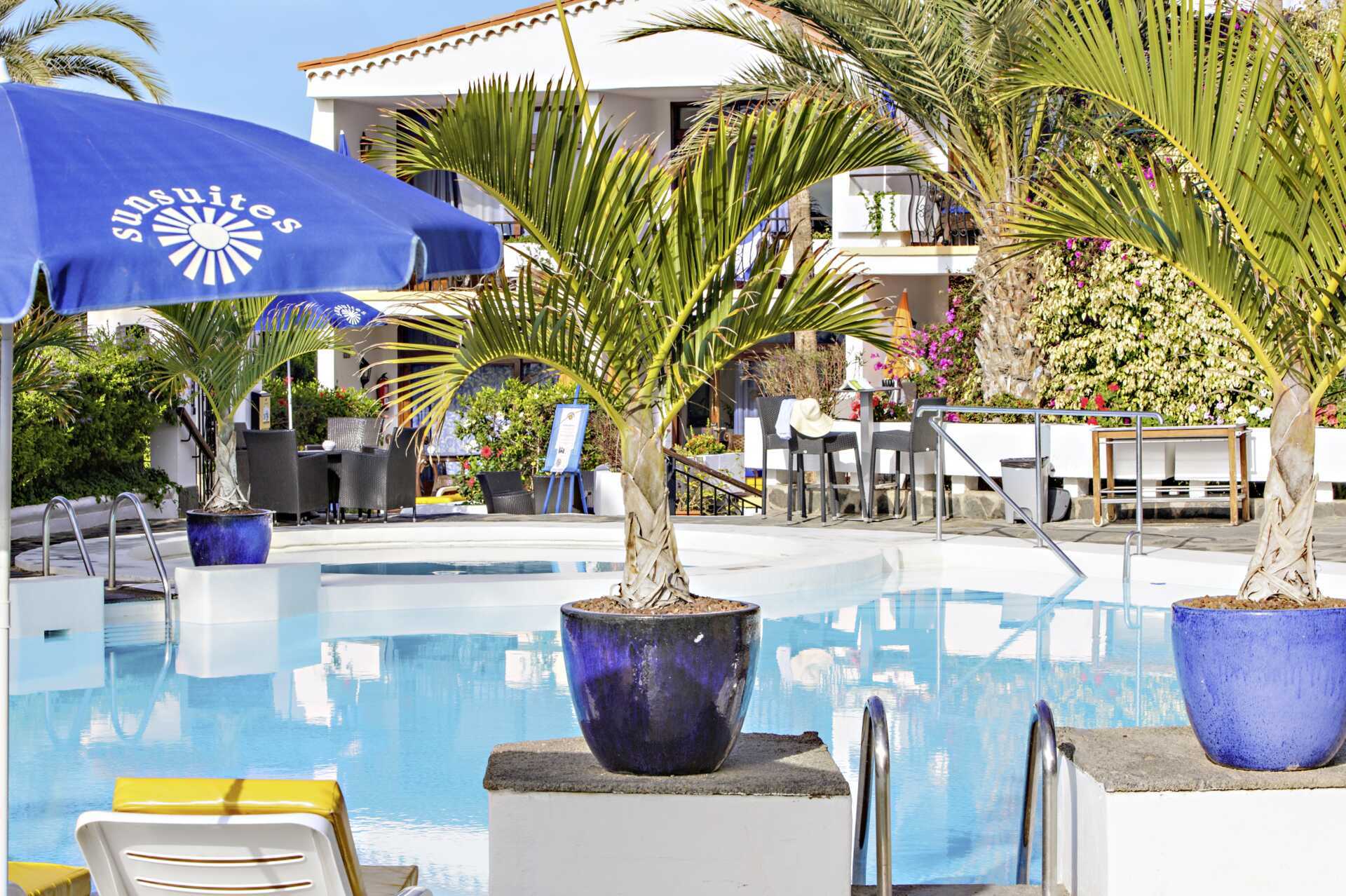 Sunsuites Carolina -hotellin allasalue Gran Canarialla, Kanariansaarilla.