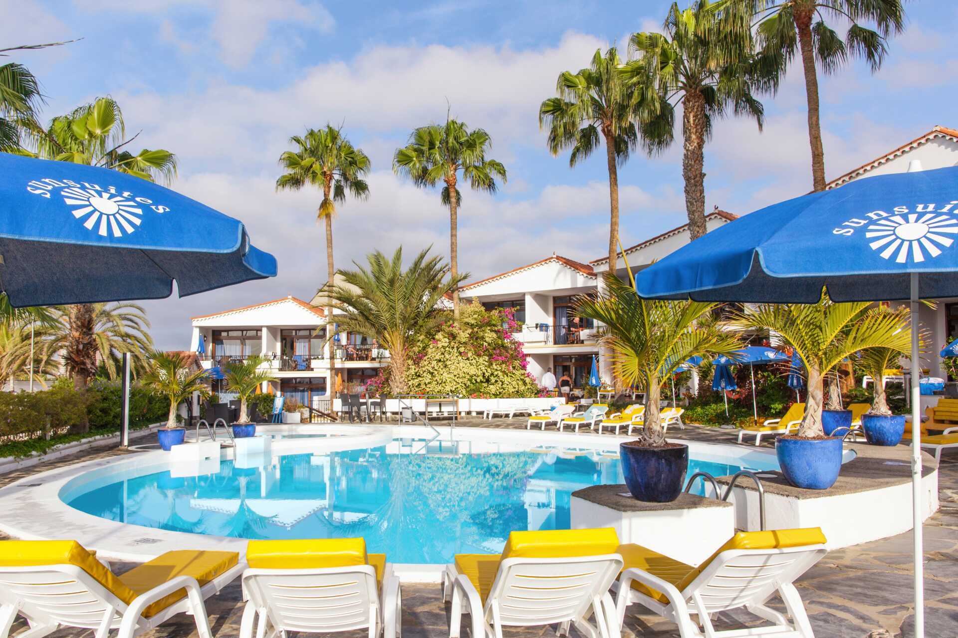 Sunsuites Carolina -hotellin allasalue Gran Canarialla, Kanariansaarilla.