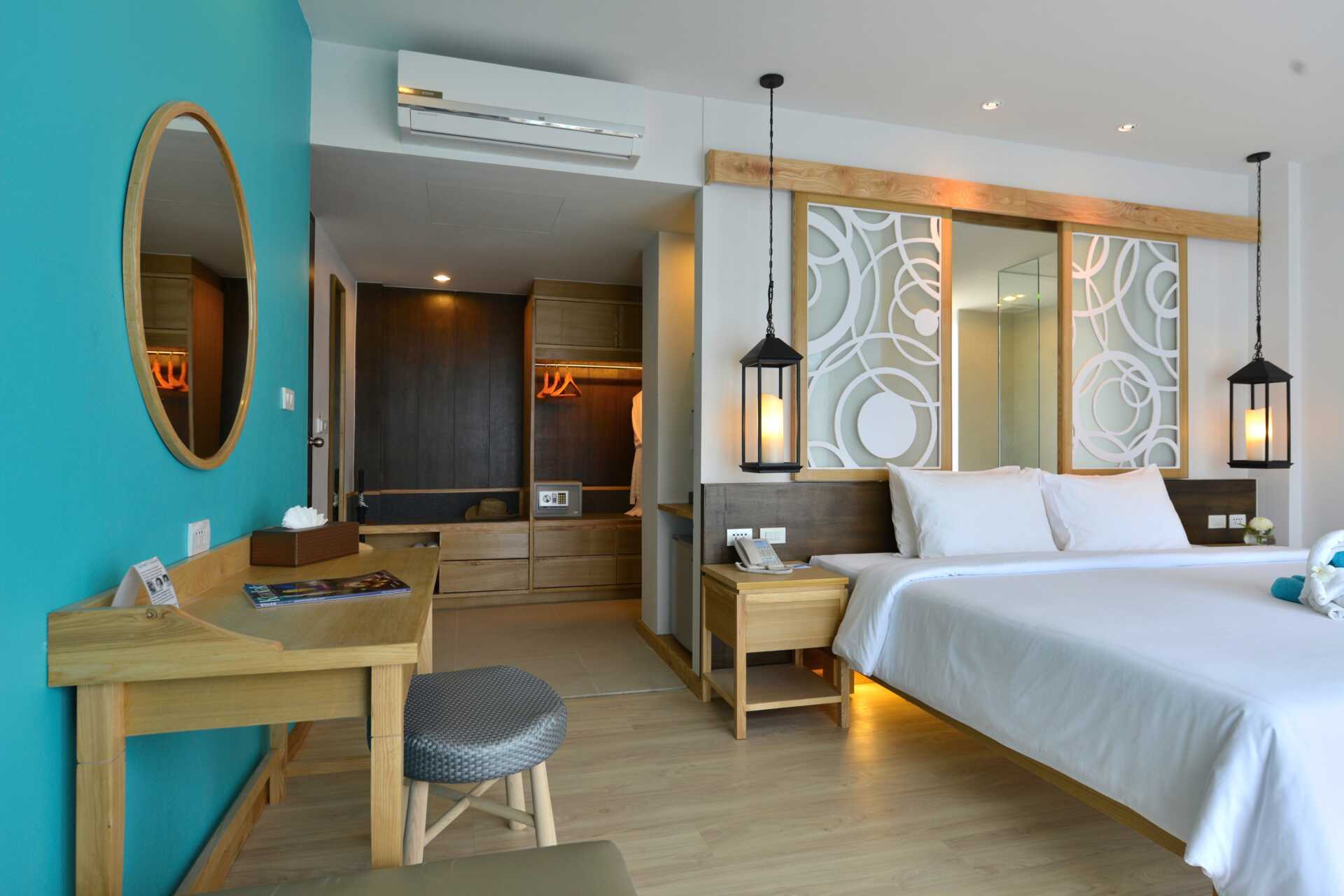 Superior-huone hotelli The Waters Khao Lak by Katathanissa, Thaimaassa.