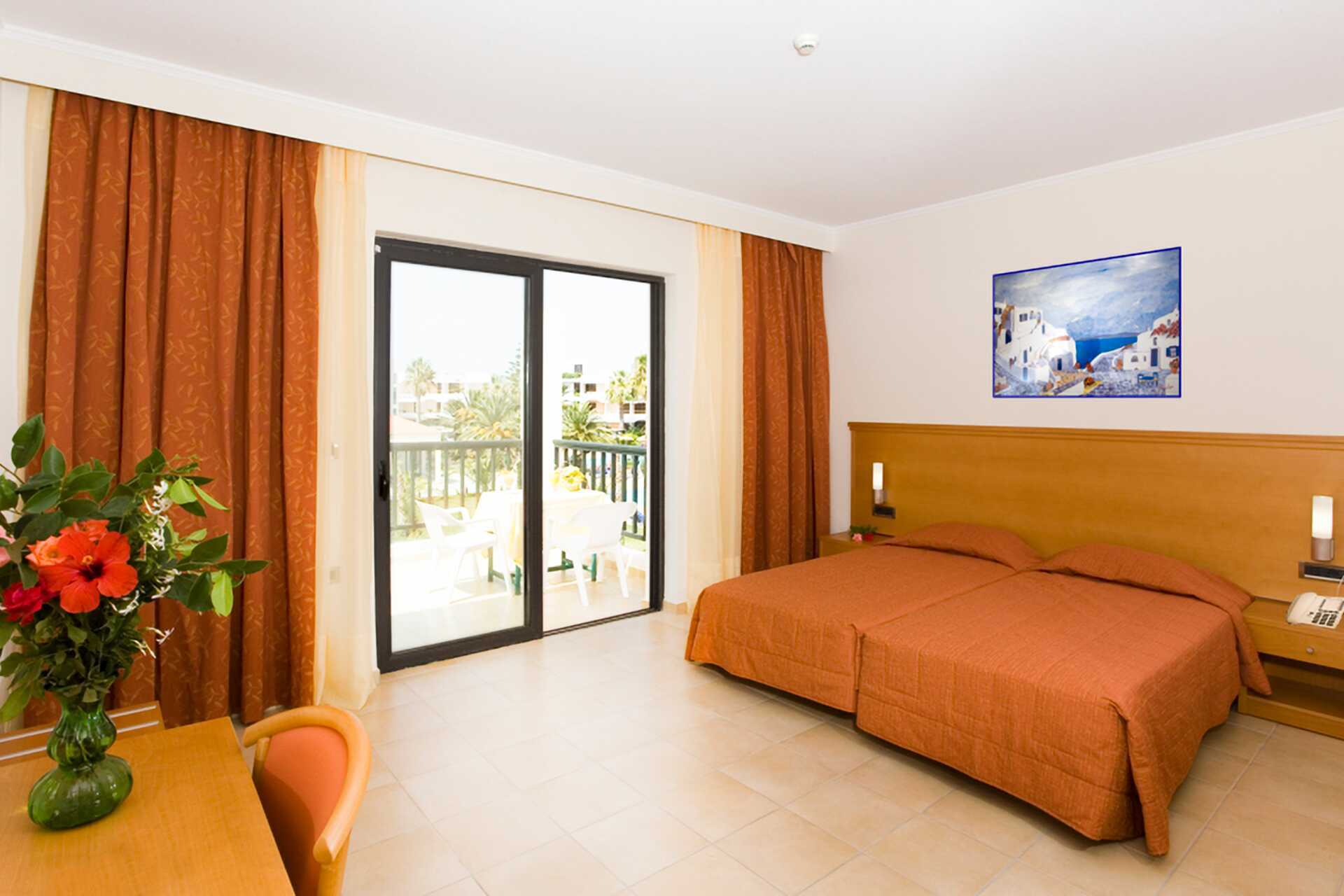 Superior-huone hotelli Tigaki Beachissä Kosilla, Kreikassa.