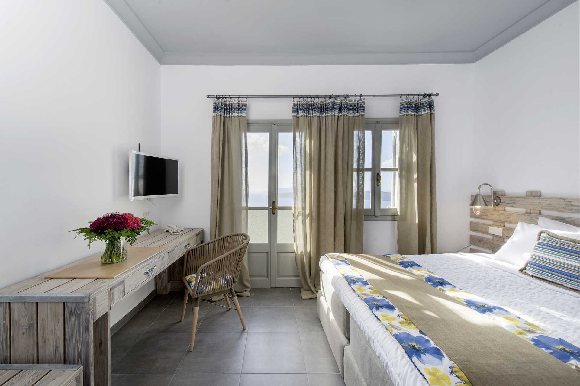 Superior-huone hotellissa Caldera's Dolphin Suites Santorinilla, Kreikassa.