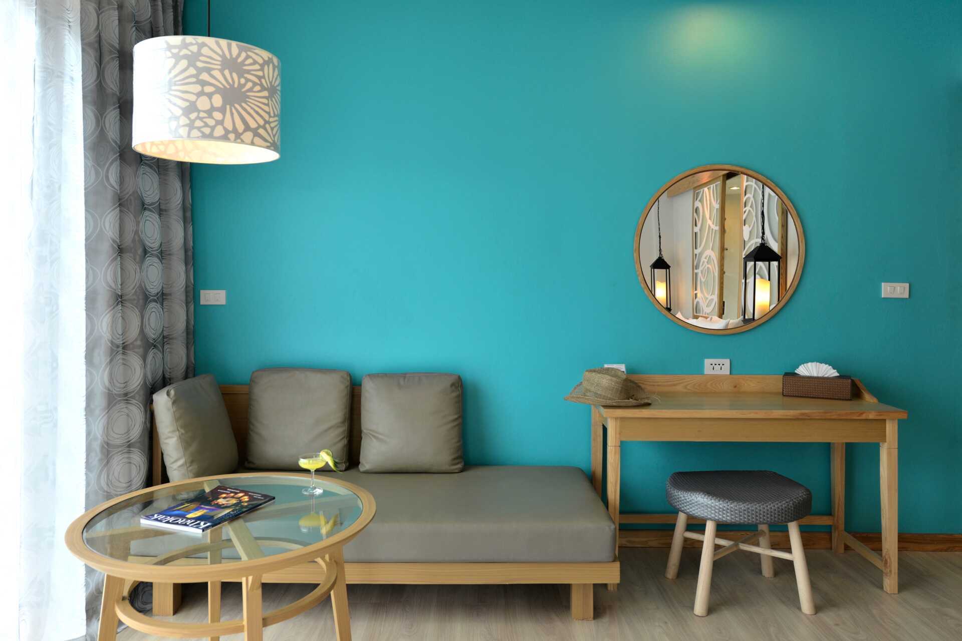 Superior-huone parvekkeella hotelli The Waters Khao Lak by Katathanissa, Thaimaassa.