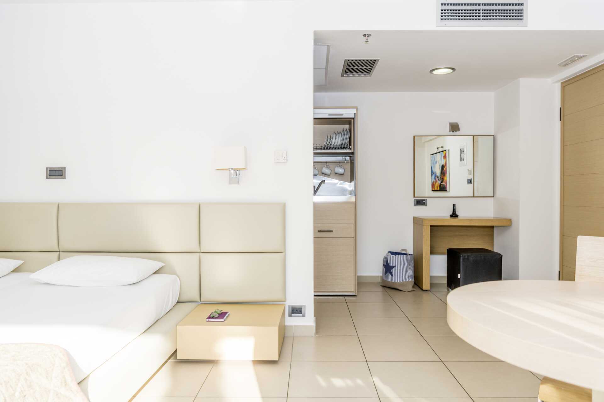 Superior-yksiö. Hotelli Summertime, Platanias, Kreeta, Kreikka.