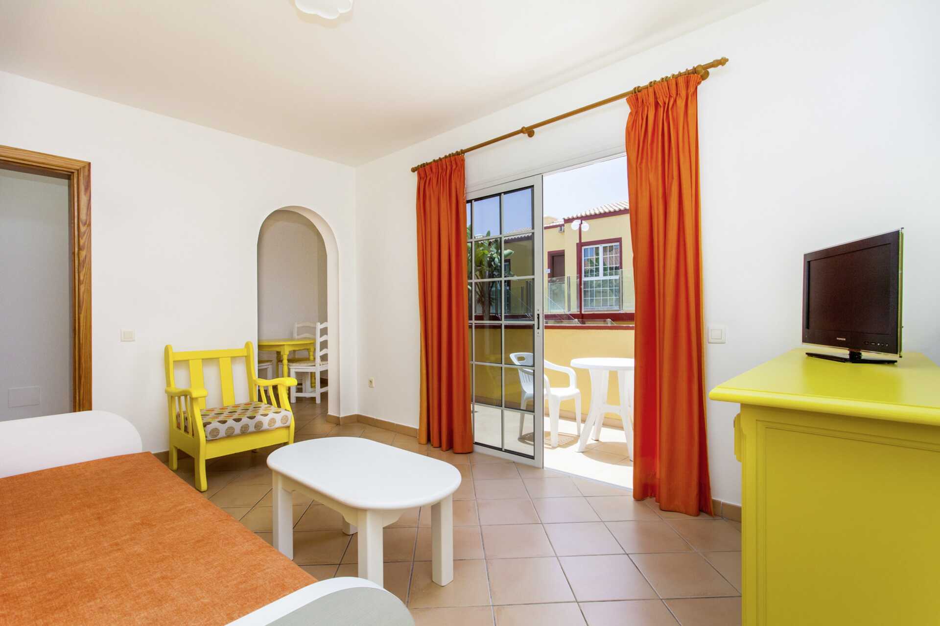 Suurempi kaksio Maxorata Beach -hotellissa Corralejossa, Fuerteventuralla.