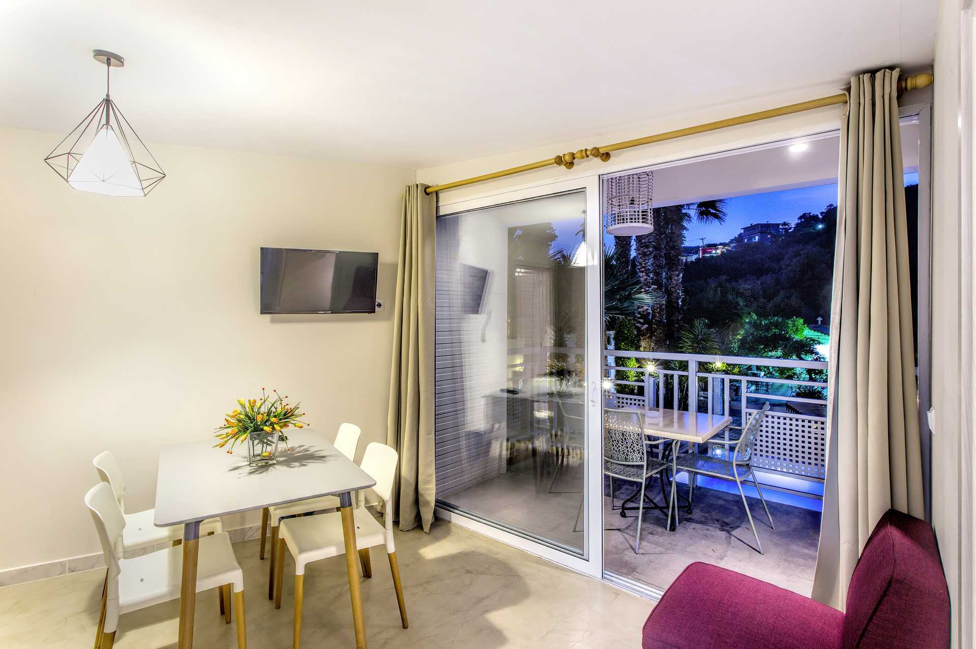 Sviitti. Hotelli Bacoli, Parga, Kreikka.