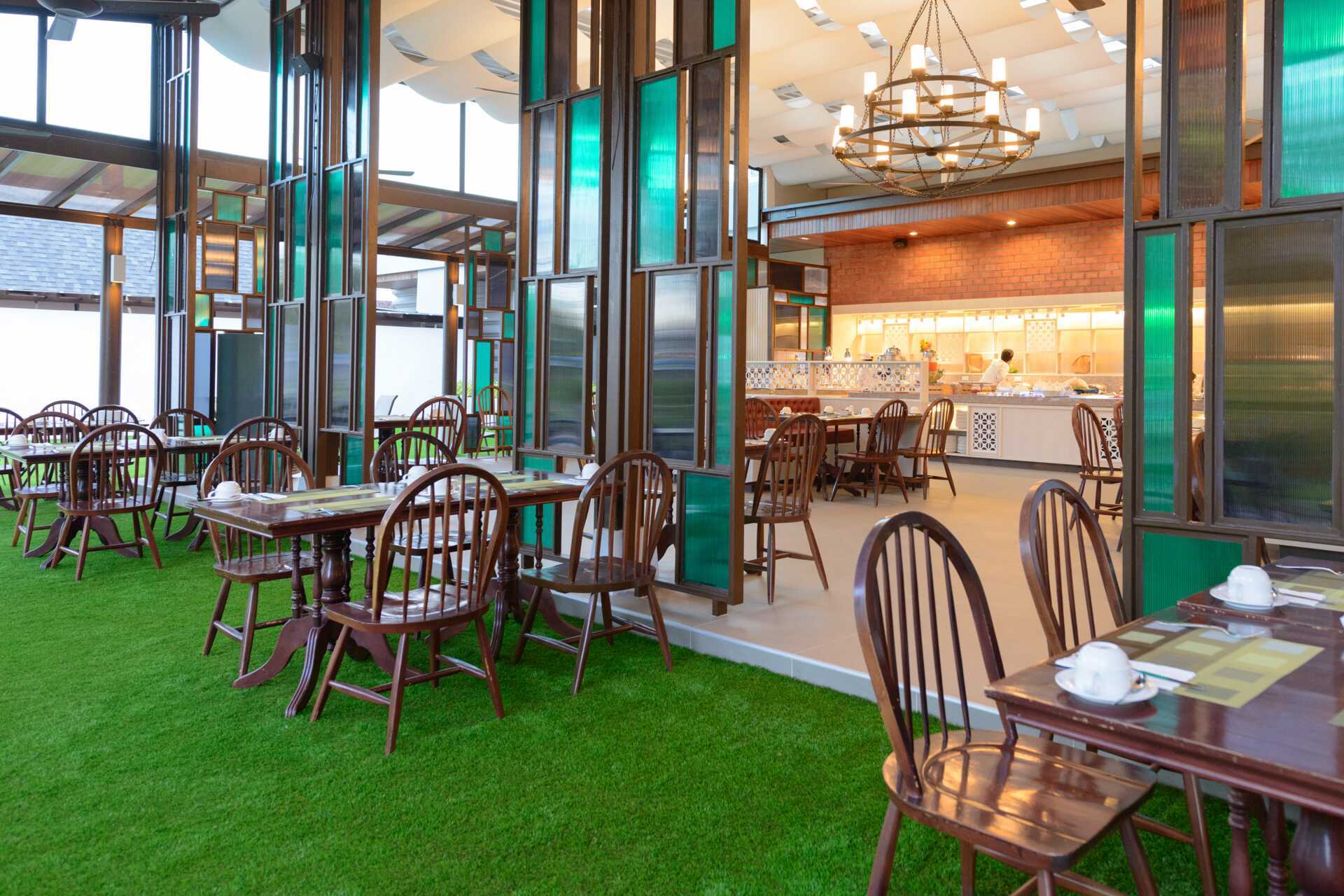 Ravintola hotelli The Waters Khao Lak by Katathanissa, Thaimaassa.