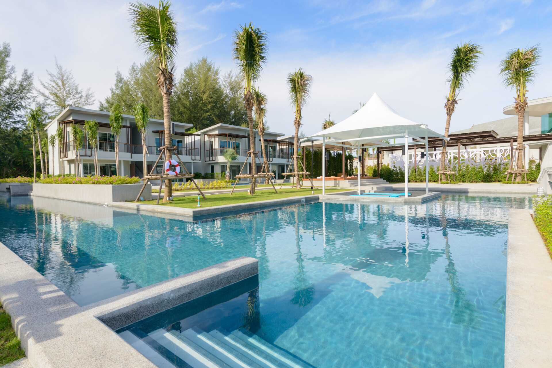 Uima-allas hotelli The Waters Khao Lak by Katathanissa, Thaimaassa.