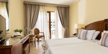 Kahden hengen huone, Hotelli Theartemis Palace, Kreeta, Kreikka.