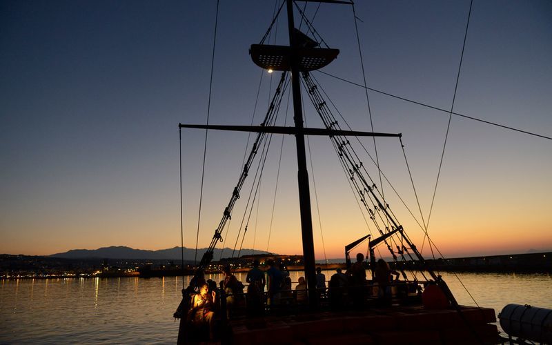 Veneretki auringonlaskussa