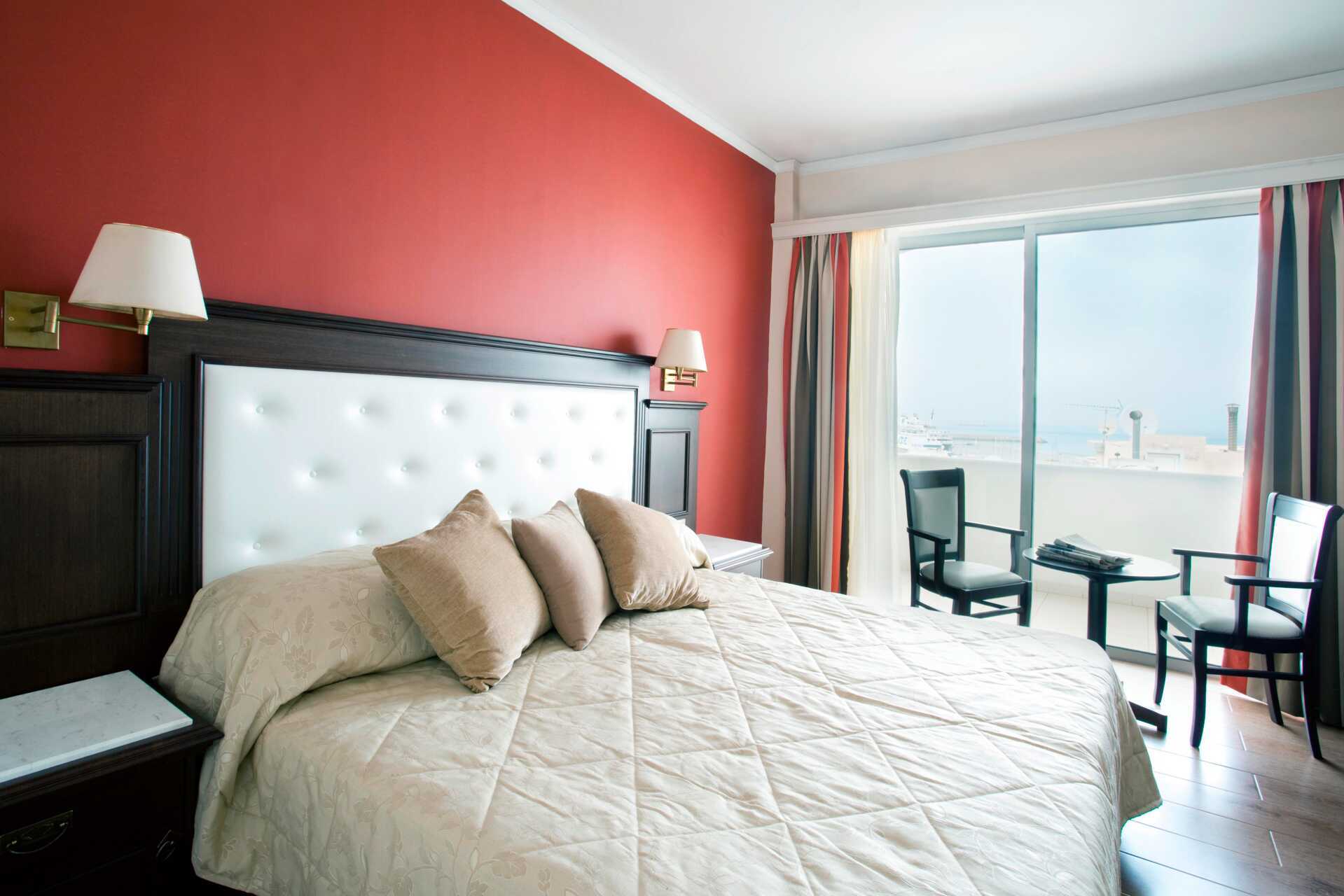 Yhden hengen huone hotelli Achillionissa Rethymnonissa, Kreetalla.