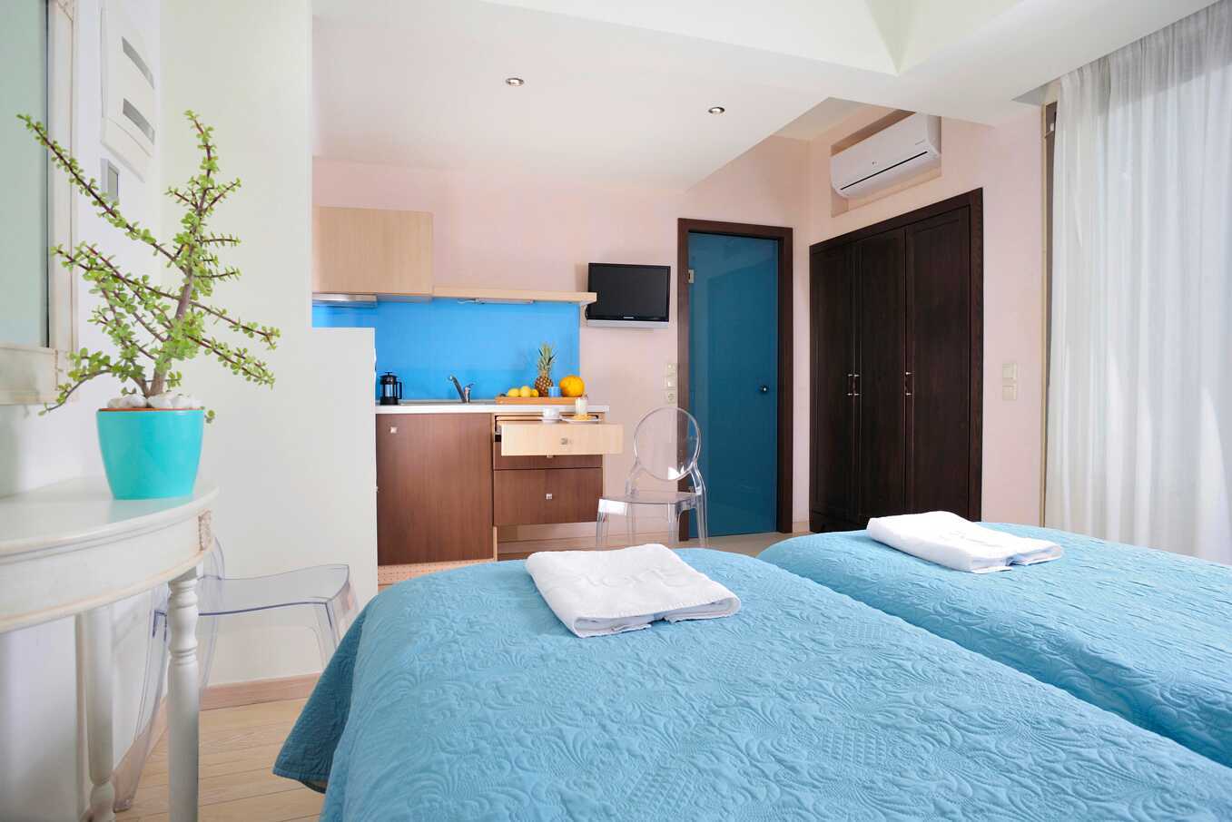 Yhden makuuhuoneen huoneisto Hotelli Steriksessä Rethymnonin kaupungissa Kreetalla, Kreikassa.