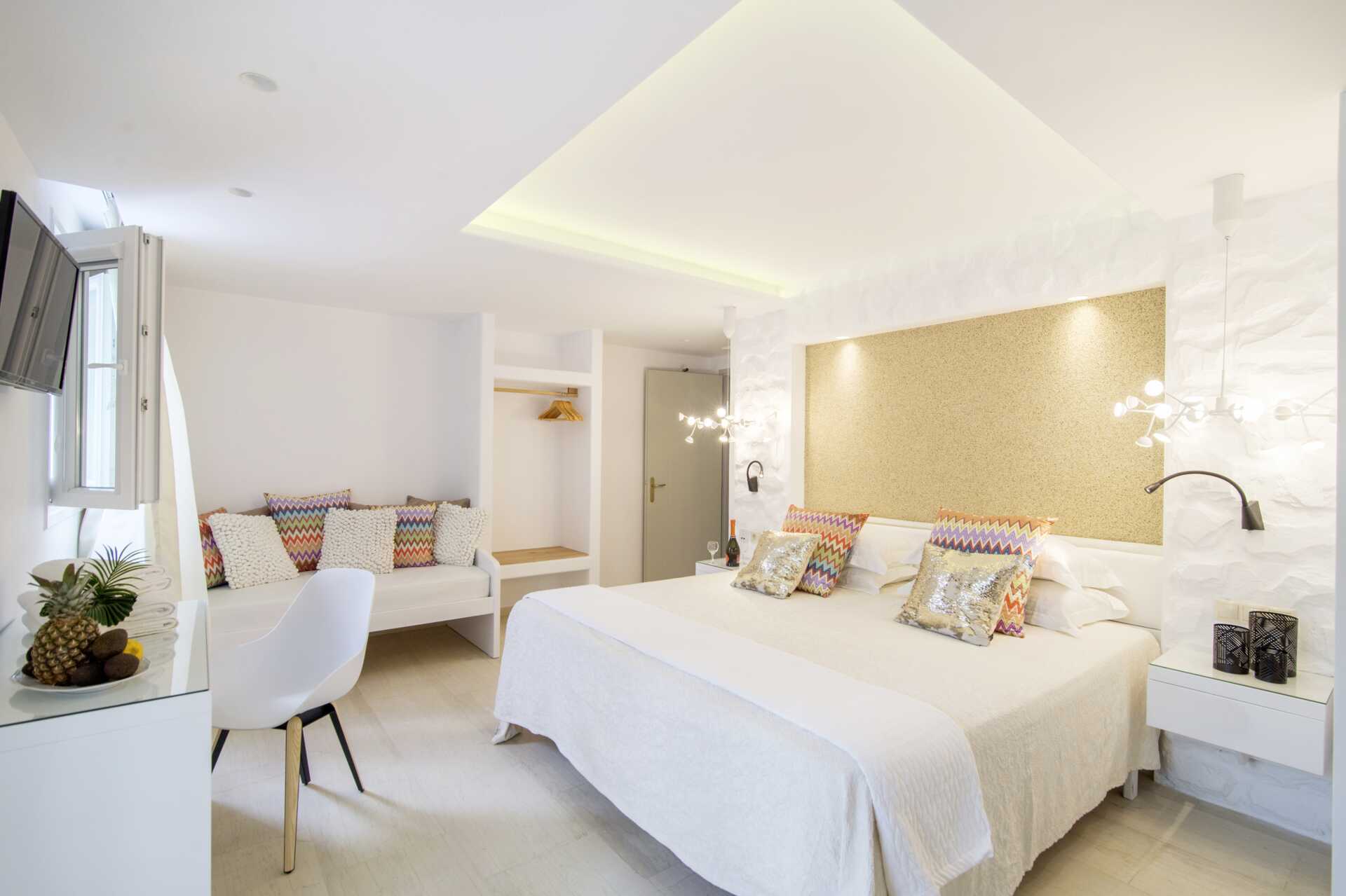 Yksiö alennetulla maatasolla hotelli Spirosissa Naxoksen kaupungissa.