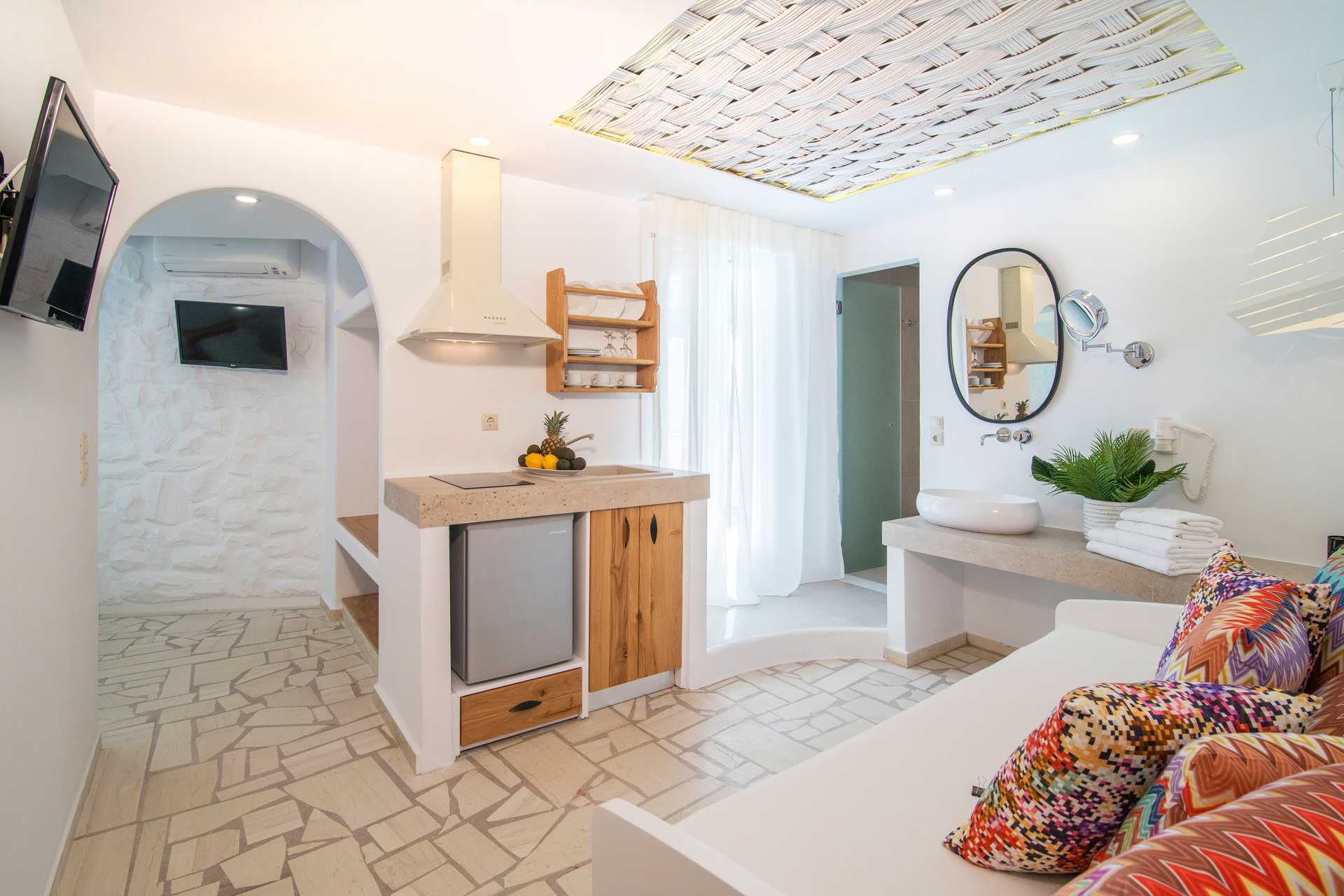 Yksiö alennetulla maatasolla Spirosissa Naxoksen kaupungissa.