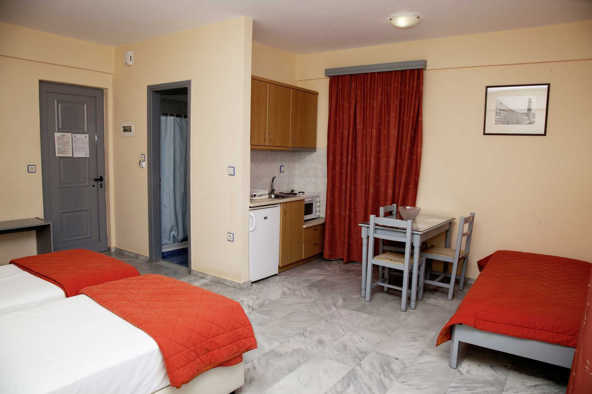 Yksiö alennetussa pohjakerroksessa Marel hotellissa Rethymnonissa, Kreetalla.