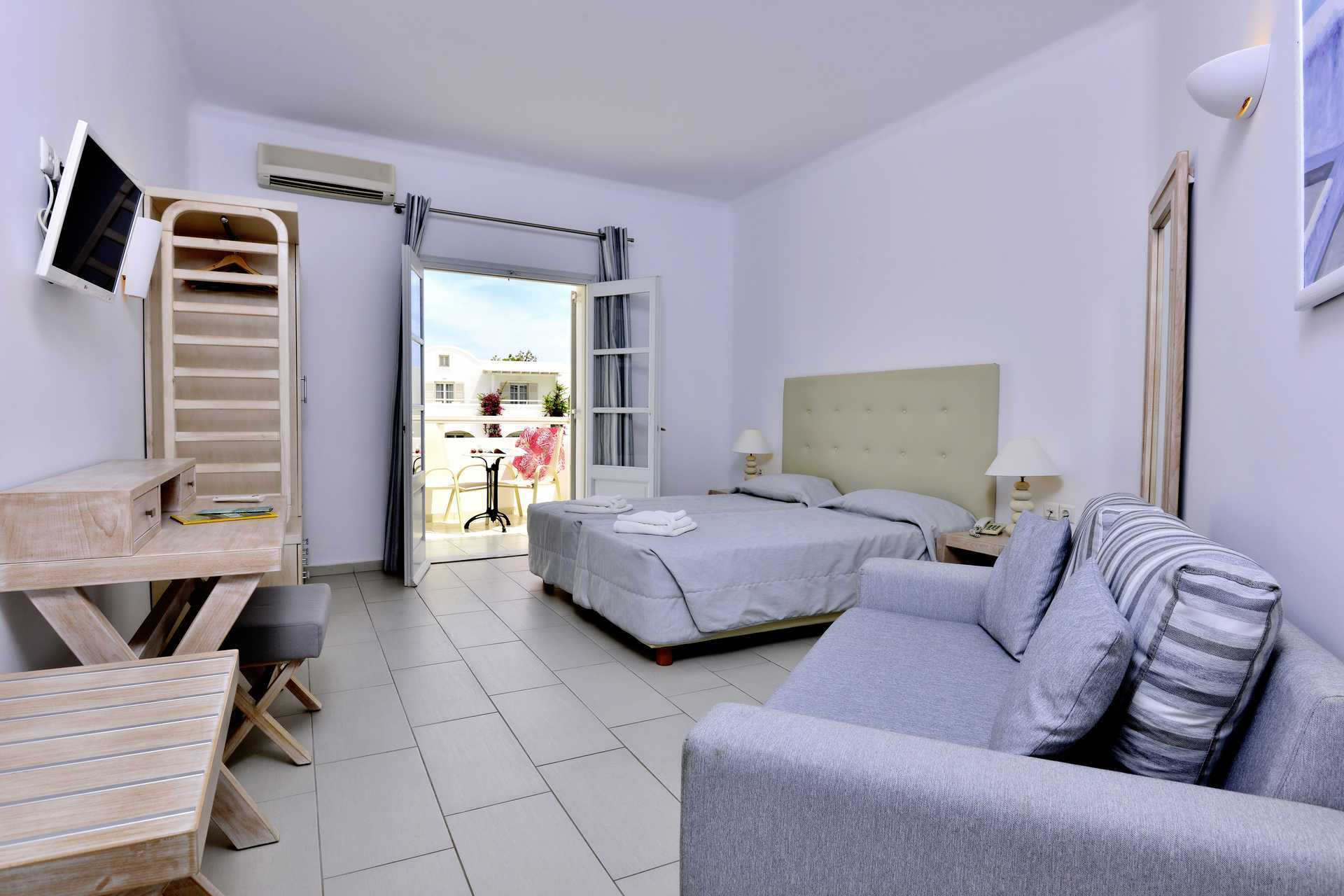 Yksiö hotelli Aegean Plazassa Santorinissa, Kreikassa.