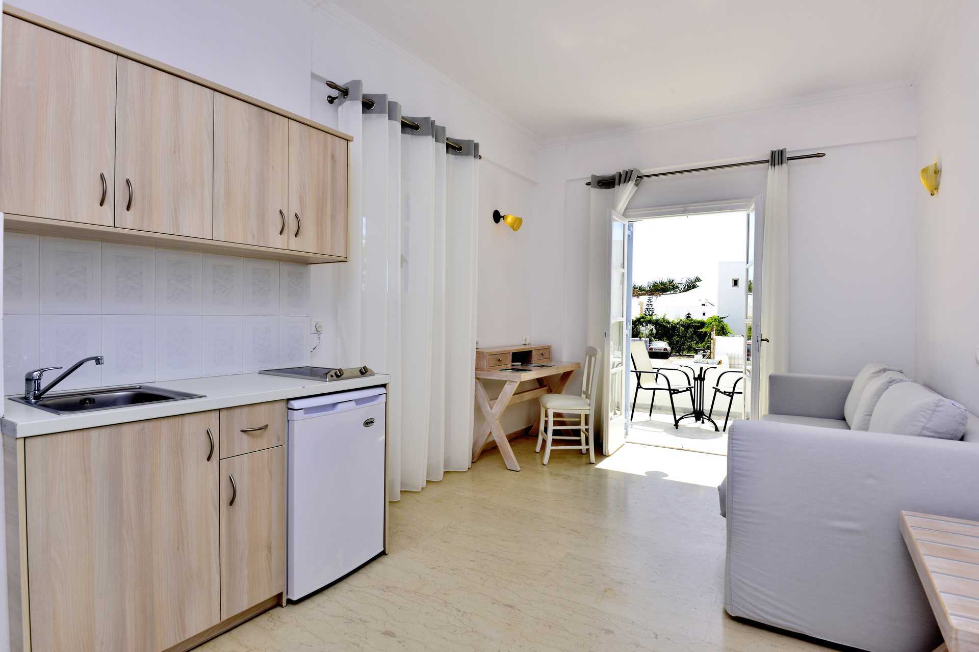 Yksiö hotelli Aegean Plazassa Santorinissa, Kreikassa.