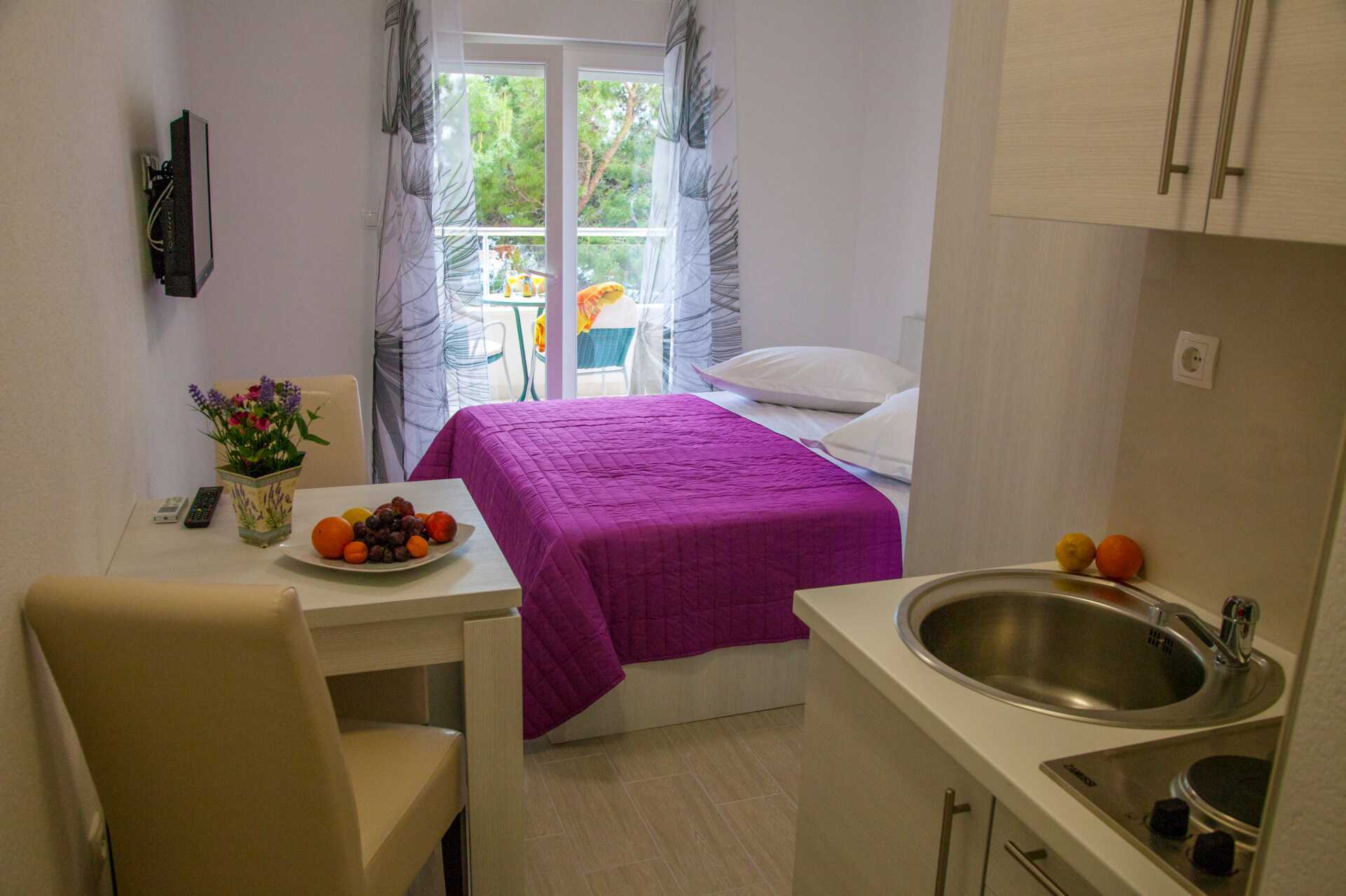 Yksiö. Hotelli Libertas, Makarska, Kroatia.