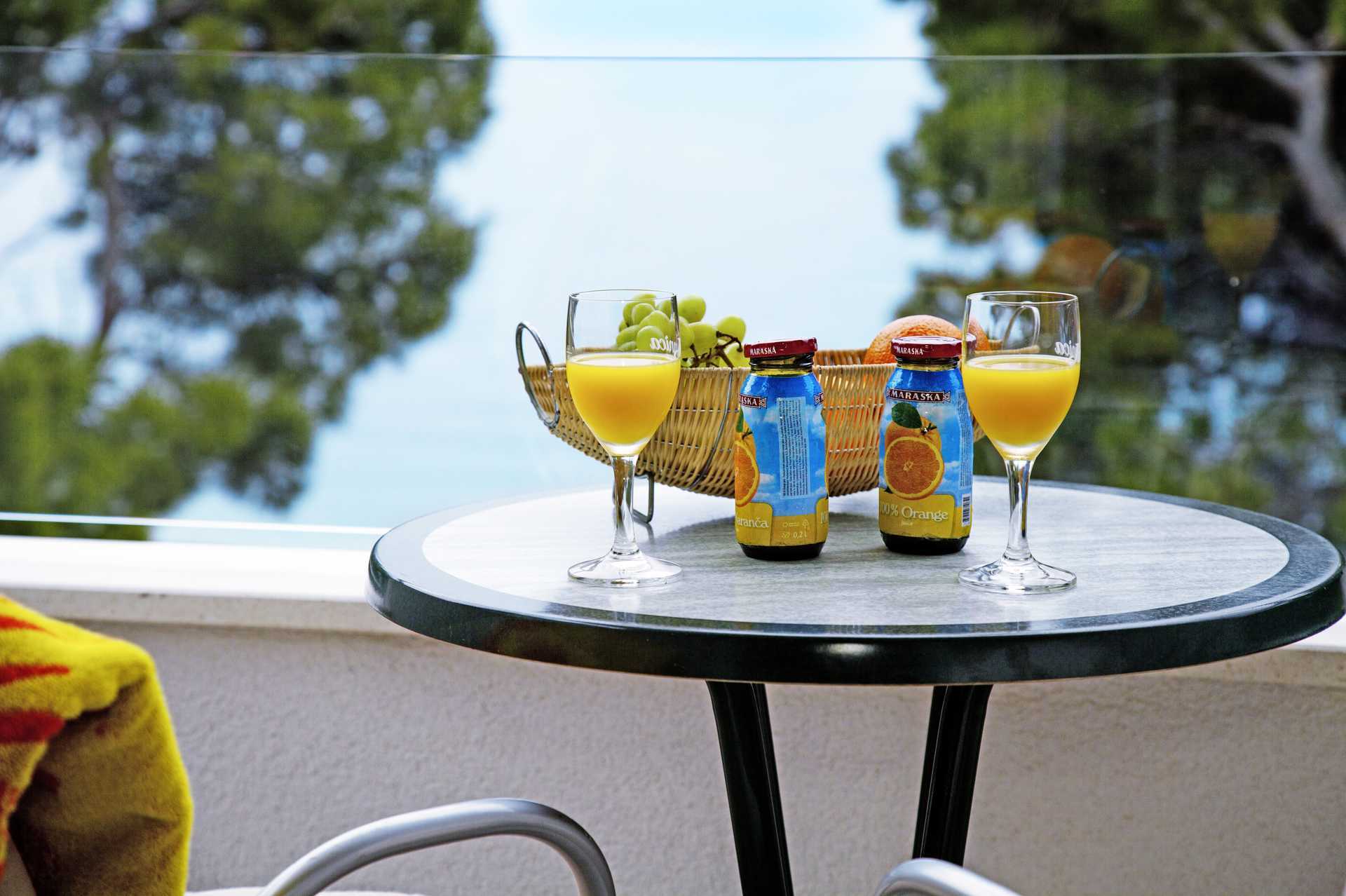 Yksiö. Hotelli Libertas, Makarska, Kroatia.