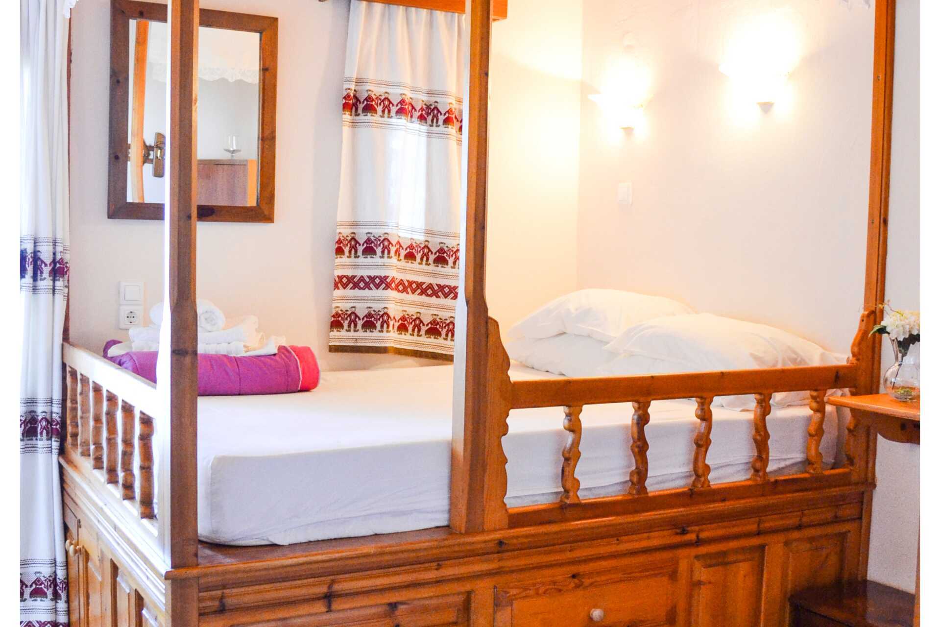 Yksiö, jossa on karpathoslainen sänky